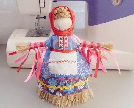 We make the Maslenitsa doll with our own hands.