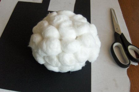 Lovely lamb from cotton balls for the new year