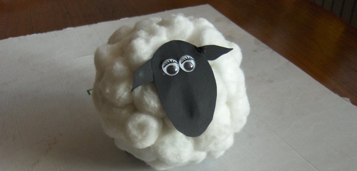 Lovely lamb from cotton balls for the new year