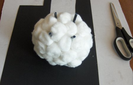 Lovely lamb from cotton balls for the new year
