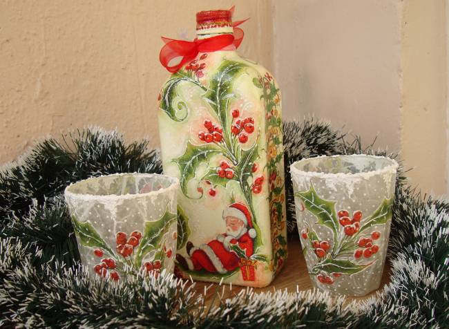 New Year's decoupage of bottles