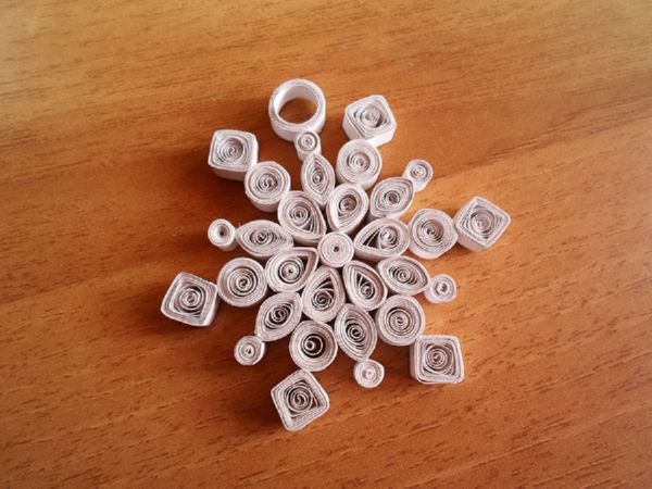 Beautiful snowflakes for the New Year of 2017 with their own hands of paper - diagrams and photos in stages. Master classes for children on large snowflakes in origami technique