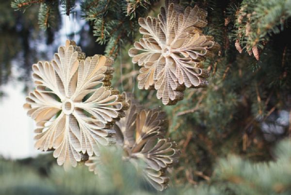 Beautiful snowflakes for the New Year of 2017 with their own hands of paper - diagrams and photos in stages. Master classes for children on large snowflakes in origami technique