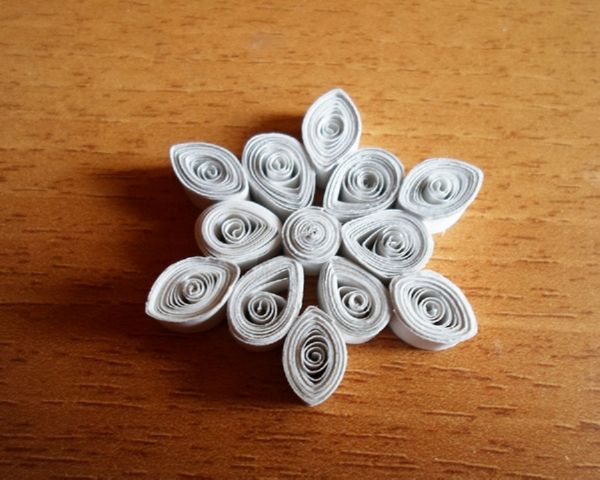 Beautiful snowflakes for the New Year of 2017 with their own hands of paper - diagrams and photos in stages. Master classes for children on large snowflakes in origami technique