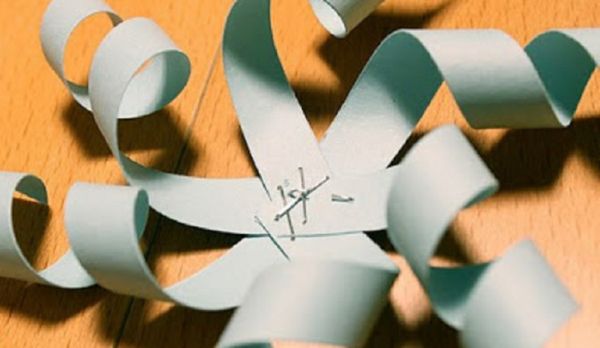 Beautiful snowflakes for the New Year of 2017 with their own hands of paper - diagrams and photos in stages. Master classes for children on large snowflakes in origami technique