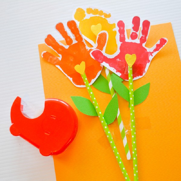 Postcard for Mother's Day with own hands, master classes with photos for kindergarten and 1-3 grades
