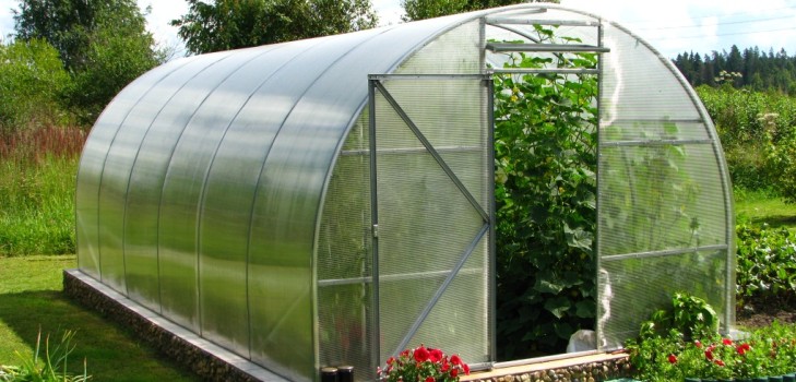 Types and arrangement of heating of greenhouses in winter