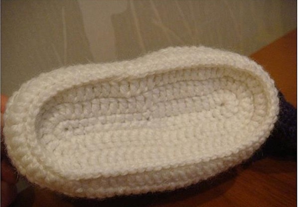 Crochet booties with step-by-step description for beginners