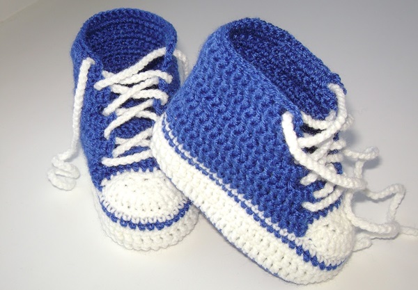 Crochet booties with step-by-step description for beginners