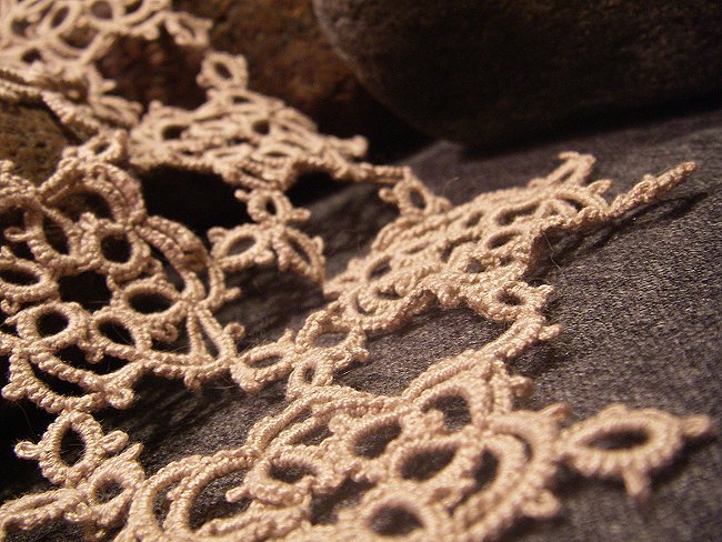 Lace making: tatting for beginners