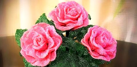 Weaving of roses from beads
