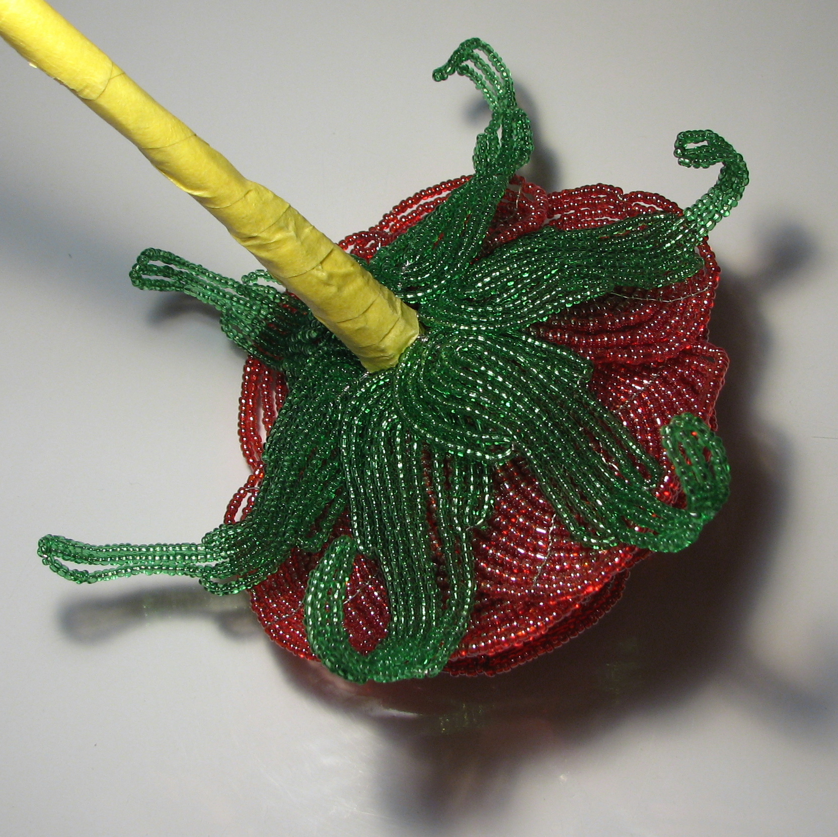 Weaving of roses from beads