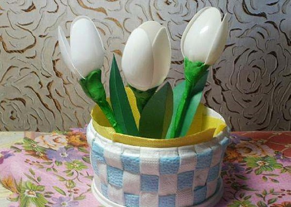 Gift for Mother's Day with own hands - master classes for kindergarten and primary school
