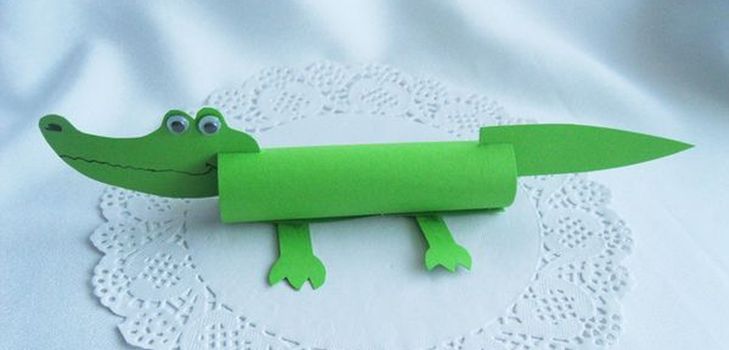 Crocodile made of colored paper with own hands