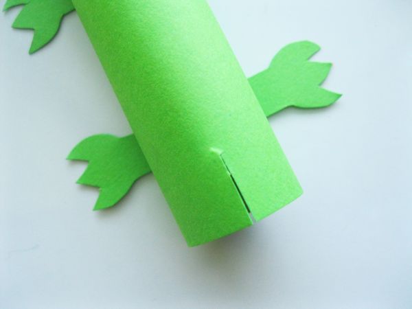 Crocodile made of colored paper with own hands