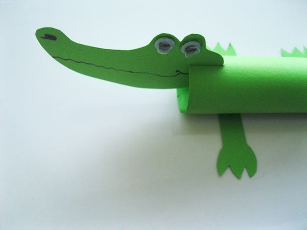 Crocodile made of colored paper with own hands