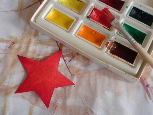 Scrapbooking: a hand-crafted by May 9 with their own hands in school
