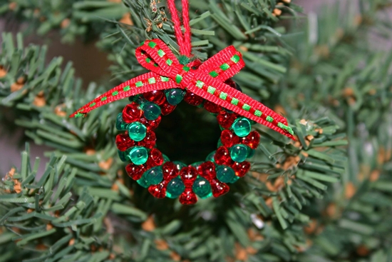 Crafts from beads for the New Year: photo, video master-class