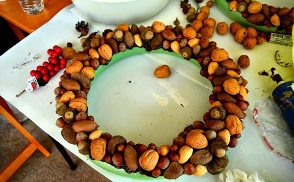Crafts from chestnuts on the theme of Autumn