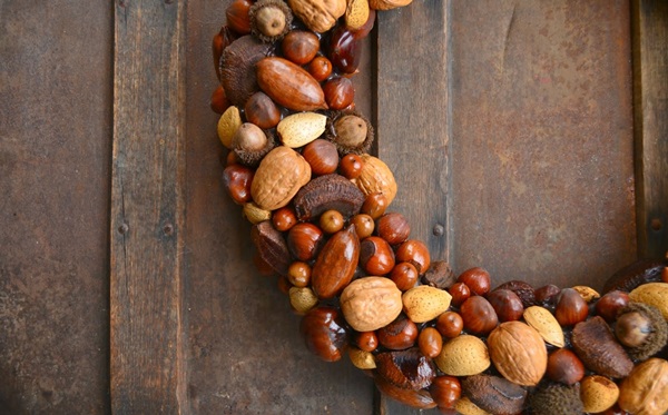 Crafts from chestnuts on the theme of Autumn