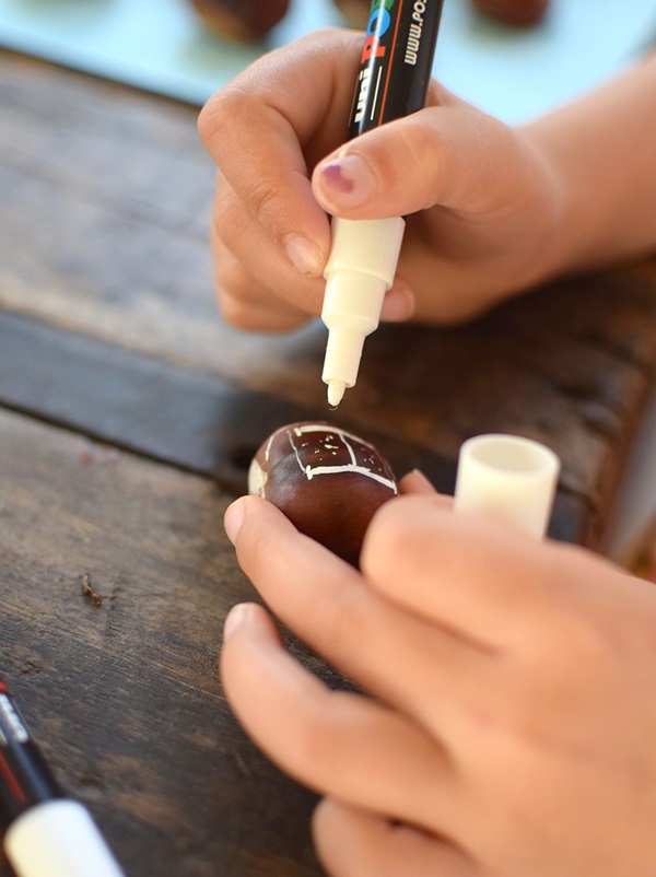 Crafts from chestnuts on the theme of Autumn
