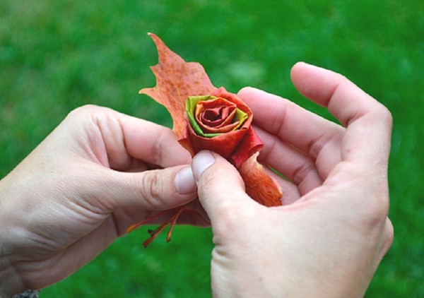 Crafts from leaves on the theme "Autumn" with their own hands for schoolchildren