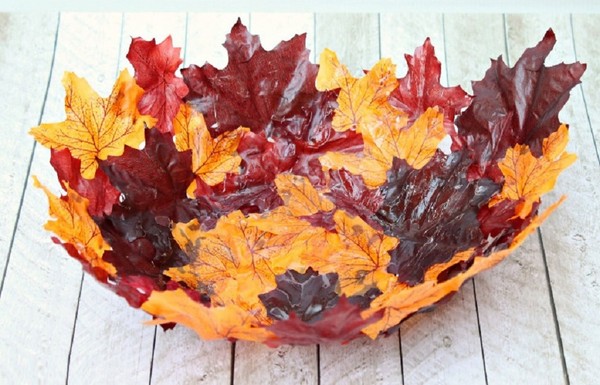 Crafts from leaves on the theme "Autumn" with their own hands for schoolchildren