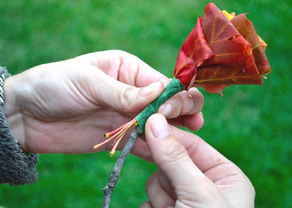 Crafts from leaves on the theme "Autumn" with their own hands for schoolchildren