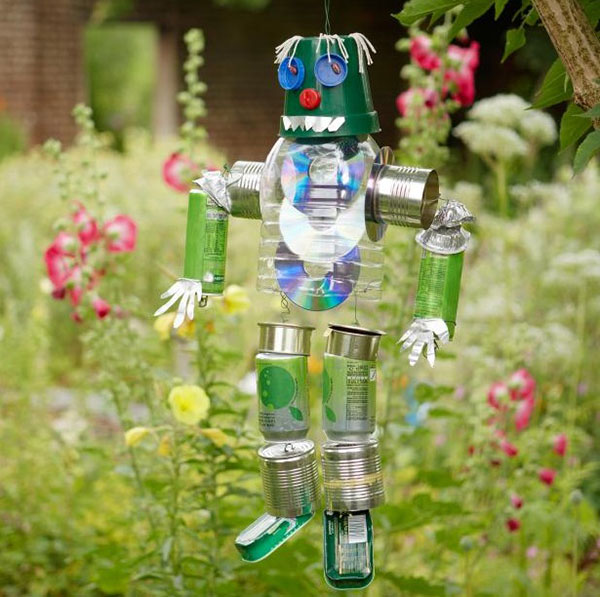 New crafts from plastic bottles with their own hands for garden and orchard