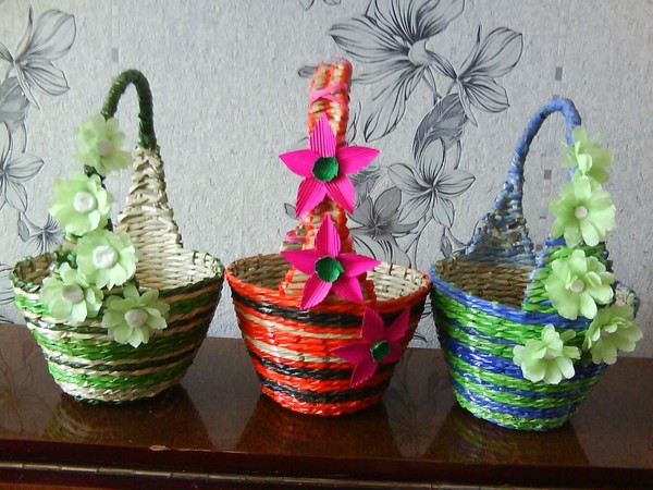 Baskets from cocktail tubes and newspapers