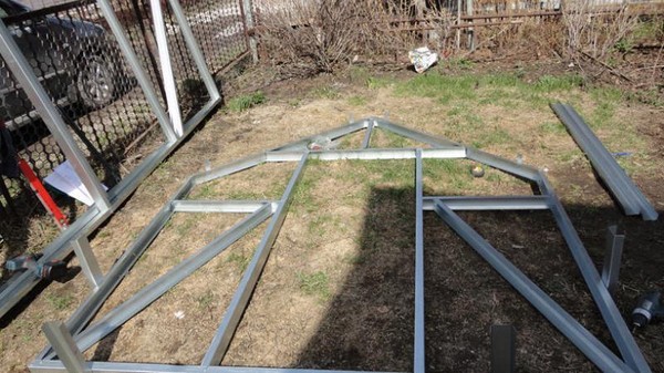 Polycarbonate greenhouse with own hands: blueprints, photos, video