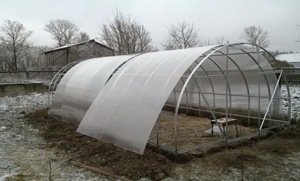 Polycarbonate greenhouse with own hands: blueprints, photos, video