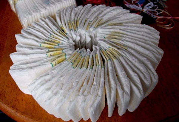 How to make a cake from diapers yourself