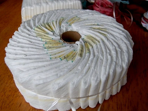 How to make a cake from diapers yourself