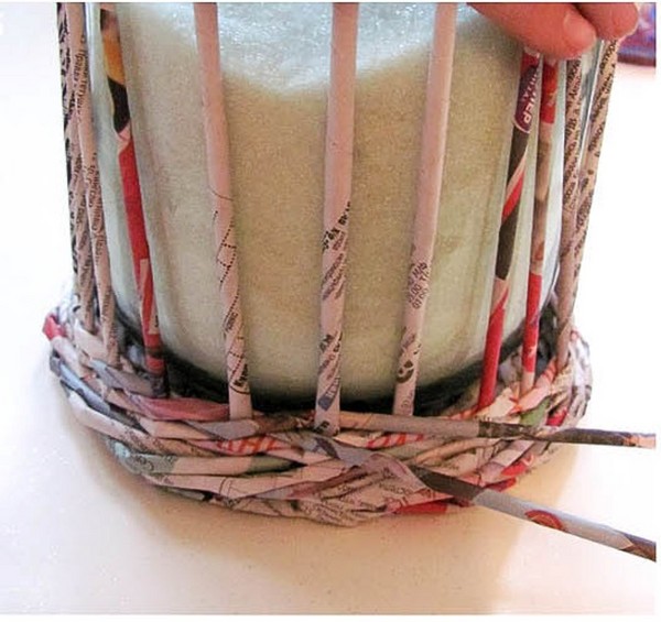 Weaving from newspaper tubes for beginners