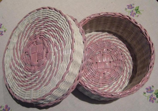 Weaving from newspaper tubes for beginners
