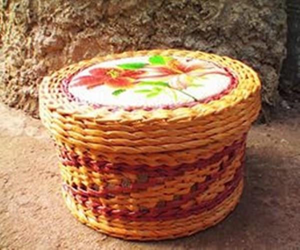 Weaving from newspaper tubes for beginners