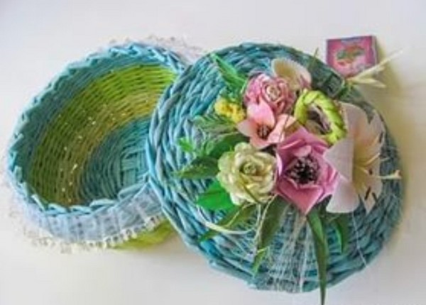 Weaving from newspaper tubes for beginners