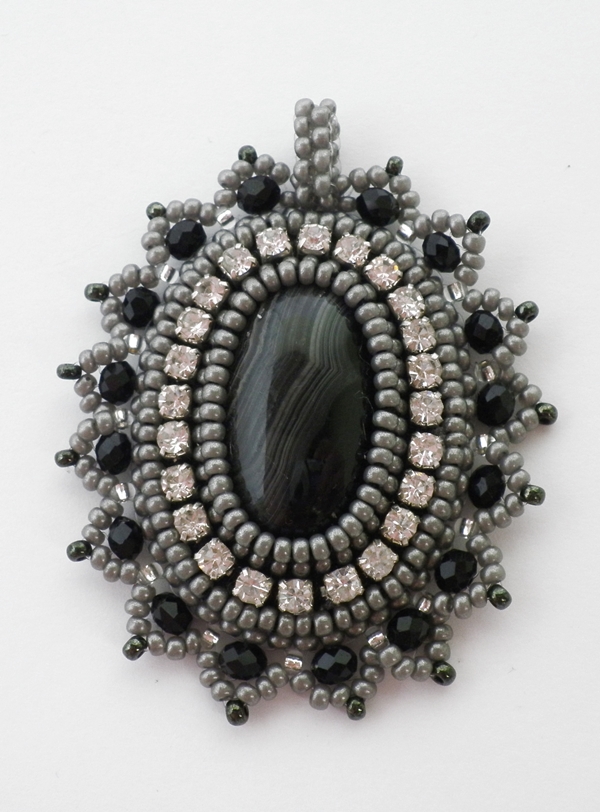 Beaded pendant, master class with photo