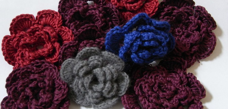 Knitted flowers for decoration by own hands