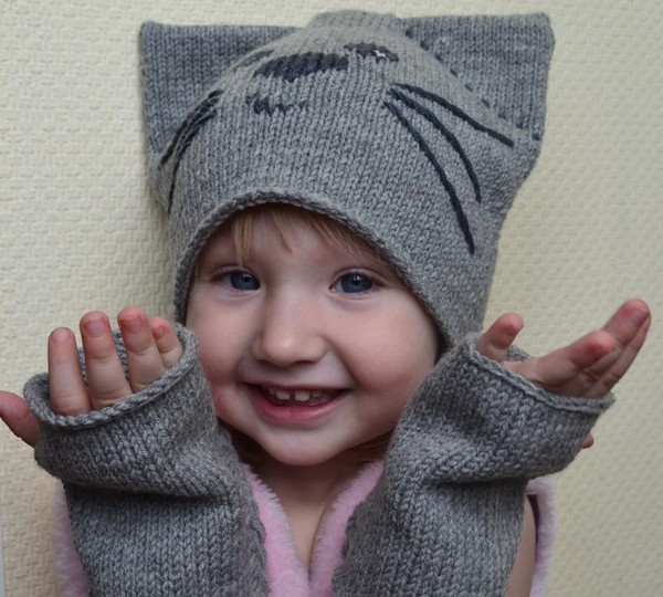 Knitted hats for girls: instructions and diagrams