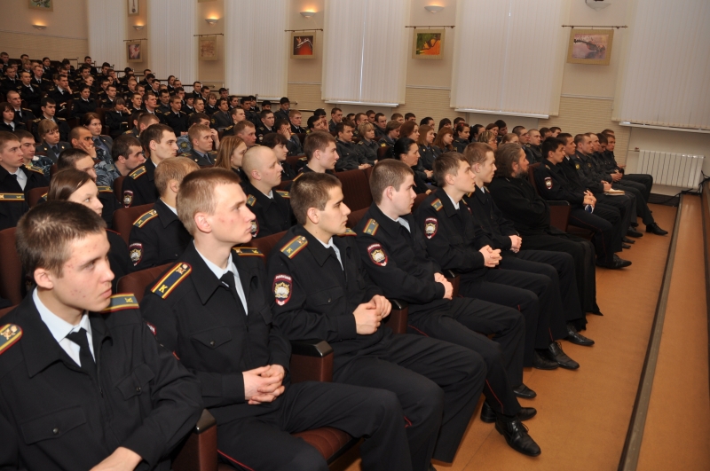 How to get a job in the police?