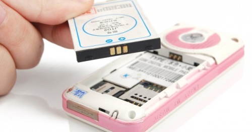 How to turn on the phone without the battery