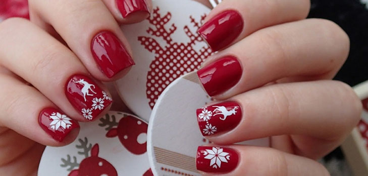 Aerography: the idea for a festive manicure