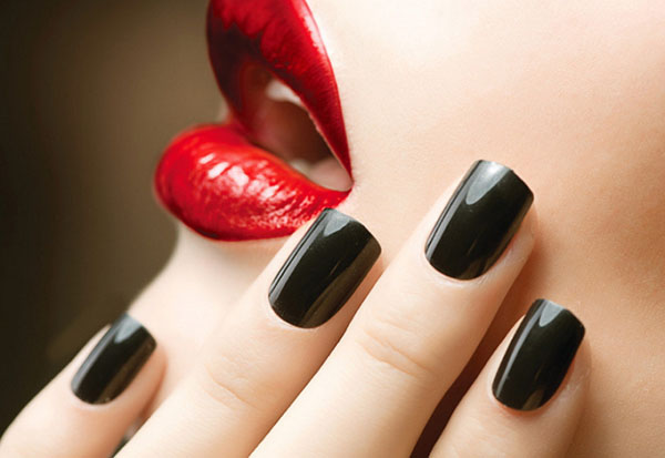 Black, red, gold: what the color of the manicure says about you