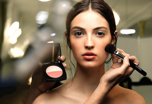 Effective make-up on March 8: Secrets of Chanel