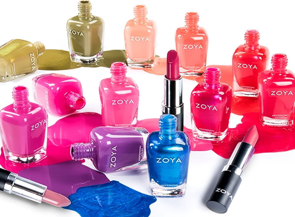 Extravaganza colors: summer collections of varnishes Zoya and Mavala