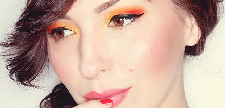 Glamorous makeup at home