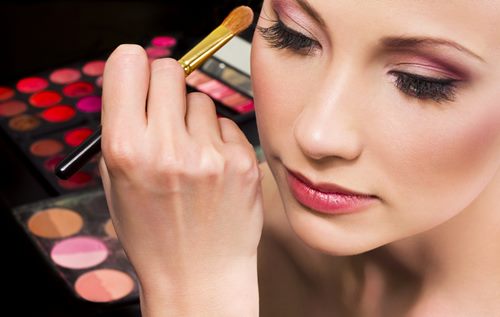Make eye makeup