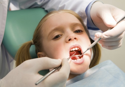 How to deal with white spots on the teeth
